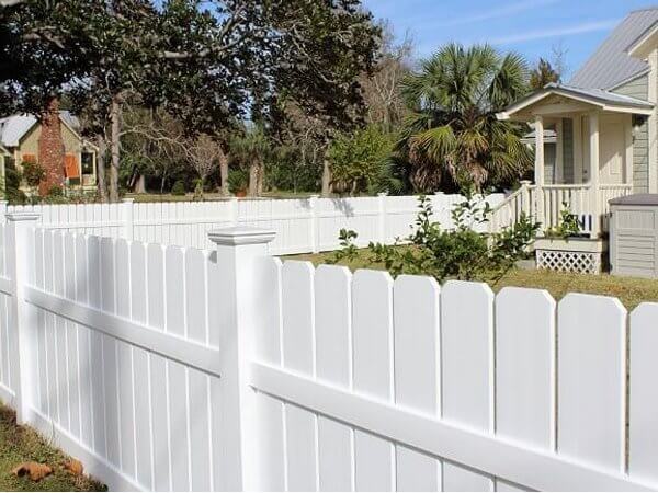 White vinyl dogear privacy fence