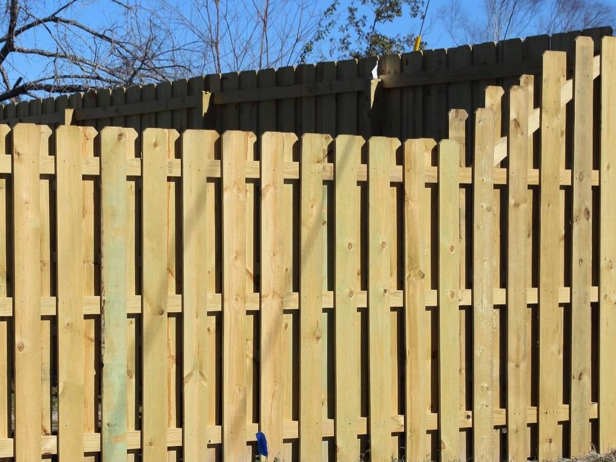 Wood shadowbox privacy fence